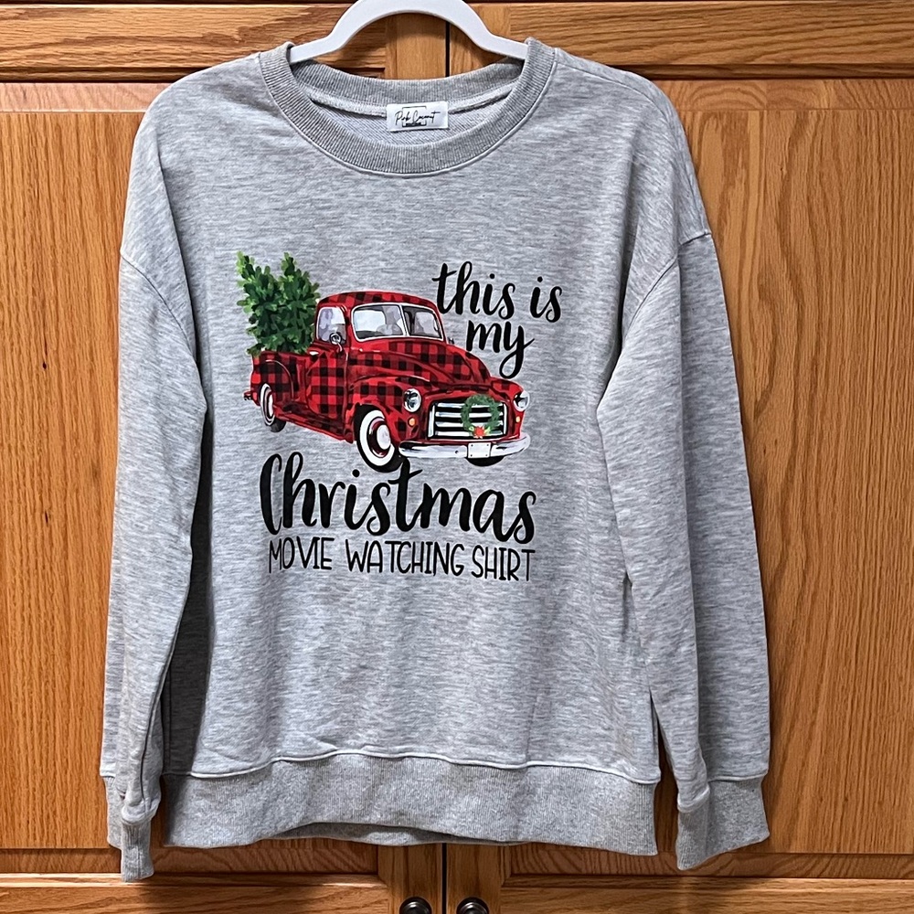 Pink Coconut Boutique Gray Women’s Christmas Sweatshirt, EUC, Size M